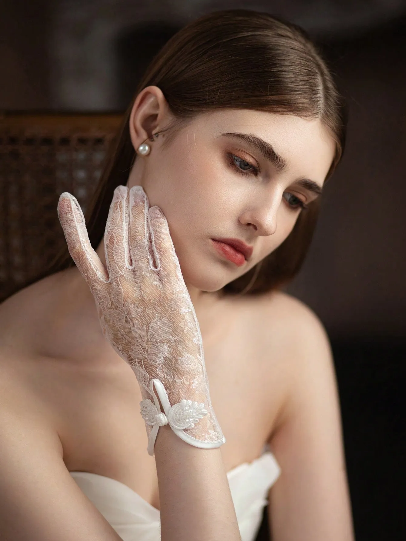 1 Pair Of Women White Vintage Lace Buckle Bridal Gloves, Suitable For Wedding Dress Accessories